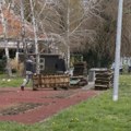 Uklonjen teren za mini golf na livadici gde treba da bude crkva na Limanu: Nema građevinske table, radnici zbunjeno odgovarali…