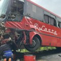Detalji saobraćajne nezgode kod Aranđelovca: Povređeno 10 putnika, „Lastin“ autobus sleteo sa puta