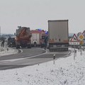 Teška saobraćajna nesreća na putu Zrenjanin-Beograd, jedna osoba poginula troje teško povređenih Teška saobraćajna…