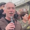 Topalko zapevao građanima na protestu VIDEO