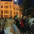 Skup ispred Pravnog fakulteta u Beogradu - blokirana raskrnica, okupljeni građani, studenti, bajkeri, advokati