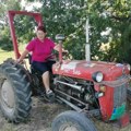 Jelena iz sela Rajkovac je žena zmaj, traktor vozi kao profesionalac! Sa mužem vodi gazdinstvo, krenuli sa tri, a sada imaju…
