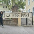 Vukašin Milićević pred crkvenim sudom u Patrijaršiji, ispred u znak podrške studenti i građani: "Bog sve vidi"