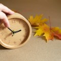 Zašto nam pomeranje sata remeti biološki ritam i kako da lakše podnesemo promenu
