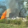 Požar u Veterniku: Gori centar za reciklažu papira, vatra kulja na sve strane, ostao samo kostur objekta