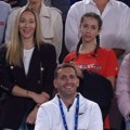 Pogledajte reakciju Novakove lože kad su ga pitali šta im govori tokom meča: I Đoković je uz osmeh odgovorio