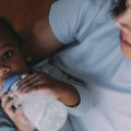 Deca i dojenje: „Beba mora biti sita“, ali SZO pokušava da suzbije digitalni marketing mlečnih formula za bebe