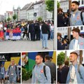Orlovi STIGLI u AUGZBURG - navijači napravili ludnicu ispred hotela: Fudbaleri pozdravili prisutne - najveće ovacije za…