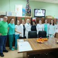 Društvo onkoloških pacijenata iz Vranja obradovalo pacijente novogodišnjim poklonima