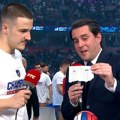 Arena skandirala Glušcu "MVP", voditelj mu dao crtež, on dao brutalnu izjavu: "Protiv svih, protiv sudija..."