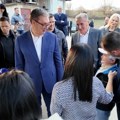 Vučić: U inostranstvu lečeno 5.873 dece, ulažemo i u inovativne lekove
