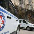 (Foto, video) Drama na Fruškoj Gori! Muškarac pao sa drveta, usledila akcija spasavanja: Na lice mesta dojurila i Hitna pomoć…