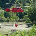 Požar na Stolovima još nije pod kontrolom! Tridesetak vozila i osamdesetak ljudi u borbi sa vatrom, helikopter imao 36 naleta