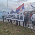Blokiran saobraćaj širom Crne Gore: Građani protestuju protiv formiranja vlade, dominiraju natpisi „Izdaja se ne…