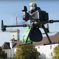 Gradonačelniku Ljubljane isporučen burek dronom