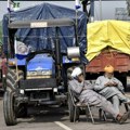 Indijski poljoprivrednici ponovo krenuli ka Nju Delhiju, policija bacila suzavac