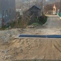 Nakon rekonstrukcije državnog puta atmosferska voda plavi kuće meštanima Karađorđeve ulice u Blacu