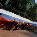 Srbija se uverila koliko snažnog predsednika ima: Članovi PS Aleksandra Vulina razvukli srpsku i rusku zastavu u centru Novog…