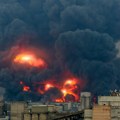 Zapalila se fabrika, odjekivale eksplozije: Sve izgorelo; Evakuisani građani FOTO/VIDEO