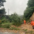 Klizište zatrpalo kombi: Najmanje 11 osoba poginulo