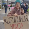 Kako je izgledalo protest u Kragujevcu: Demonstrantima se obratio provokator (FOTO)