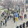 Opozicija pita čemu policija i čega se vlast plaši. Novaković kaže da nije zvao policiju, za razliku od prošlog puta