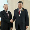 Putin i Si aktivno komunicirali tokom Parade pobede