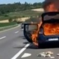 Jeziv udes u Staroj Pazovi Auto sleteo s puta pa se zapalio, povređeni preveženi na reanimaciju