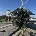 Od automobila nije ostalo ništa, potpuno smrskan u sudaru sa autobusom u kom je bilo 15 putnika
