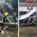 16 повређених на лечењу у Општој болници у Сремској Митровици након превртања аутобуса