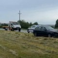 Jeziva nesreća kod Bačke Palanke: U udesu učestvovala tri automobila, jedan završio u njivi, na licu mesta Hitna pomoć i…