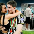Dušan Vlahović odveo Vanju na letovanje u najskuplji rizort u Bodrumu! Uhvaćeni na aerodromu, posle veridbe srećniji nego…