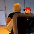 Evo šta radi dok misli da ga niko ne gleda Izbačeni učesnik Elite 9 se osamio sa ovom ženom, oseća se tenzija, a ona direktno…