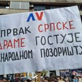 Protest studenata i građana u Nišu: Policija im ne dozvoljava da priđu Narodnom pozorištu, gde se održava sednica GO SNS…