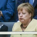 Rekordno niska popularnost nemačkog kancelara; Nemci bi ipak više Merkel