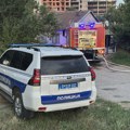 Drama na Vračaru: Požar guta sprat zgrade, stanar zarobljen na simsu prozora