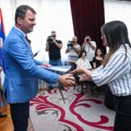Mirović: Najboljim diplomiranim studentima plaćena stručna praksa u trajanju od 12 meseci u pokrajinskim institucijama