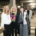 Teya Dora sletela u Beograd posle evrovizije: Majka je grli, a ona ne skida osmeh sa lica - opšta pometnja na aerodromu zbog…