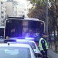 Deca povređena u gradskom autobusu: Prve slike haosa u Bulevaru despota Stefana: Staklo rasuto po vozilu, žena pala i…