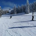 Volite da skijate, ali se brinete da li će biti dovoljno snega? Na Kopaoniku ima zime – staze će u svakom trenutku biti…