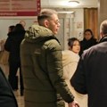 (Video) Bogdan Srejović došao po Jovanu Ljubisavljević i bebu u porodilište: U ruci nosi kolevku i stvari za mamu i malog…