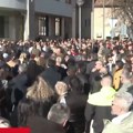 (Video, foto) "tražimo da se huligani sklone s ulica": Protest u Trebinju zbog napada na tinejdžera, napadači nisu završili…