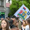 Otkazana sednica Saveta VTŠ u Novom Sadu, studenti se okupili ispred zgrade