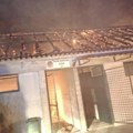 Vatrogasci spasili 20 konja: Izbio požar u štali na hipodromu u Sinju, urušio se krov
