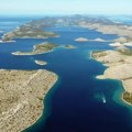 Kornati, mesto gde se priroda spaja sa vragolijama starih ribara Turisti staju, smeju se i slikaju: Babina Guzica hit jadrana…