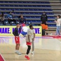 Batler izašao na zagrevanje sa igračima Zvezde, a onda je Miljenoviću uzeo vijaču i napravio šou