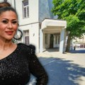 Oglasila se sestra Mine Kostić: Pevačica primljena u "Lazu", a ona sad objasnila kako stoje stvari: Ne stižem da je vidim...