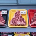 Ako kupujete meso u supermarketu, obratite pažnju na boju tacne: Svaka od njih otkriva nešto jako važno, nisu slučajno…