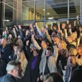 Protest ispred redakcije Nove u Beogradu, zaposleni poručili: "Zajednički glas novinara i građana odjeknuo i van granica…