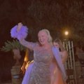 Perje, til i vitke noge: Lepa Brena napravila ludilo na gej venčanju u Španiji: Kad pevačica stane na binu i zemlja se trese